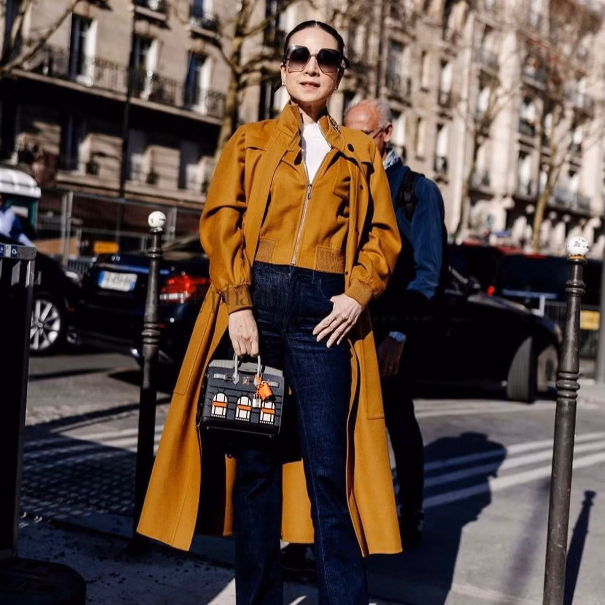 Bà là người đầu tiên đưa thương hiệu Hermes về phân phối tại thị trường Thái Lan. Ngoài Hermes, Madam Pang cũng là cổ đông và người kết nối đưa nhiều nhà mốt lừng danh khác như Chloe hay các thương hiệu cao cấp của Pháp và Ý tiếp cận giới siêu giàu Bangkok.