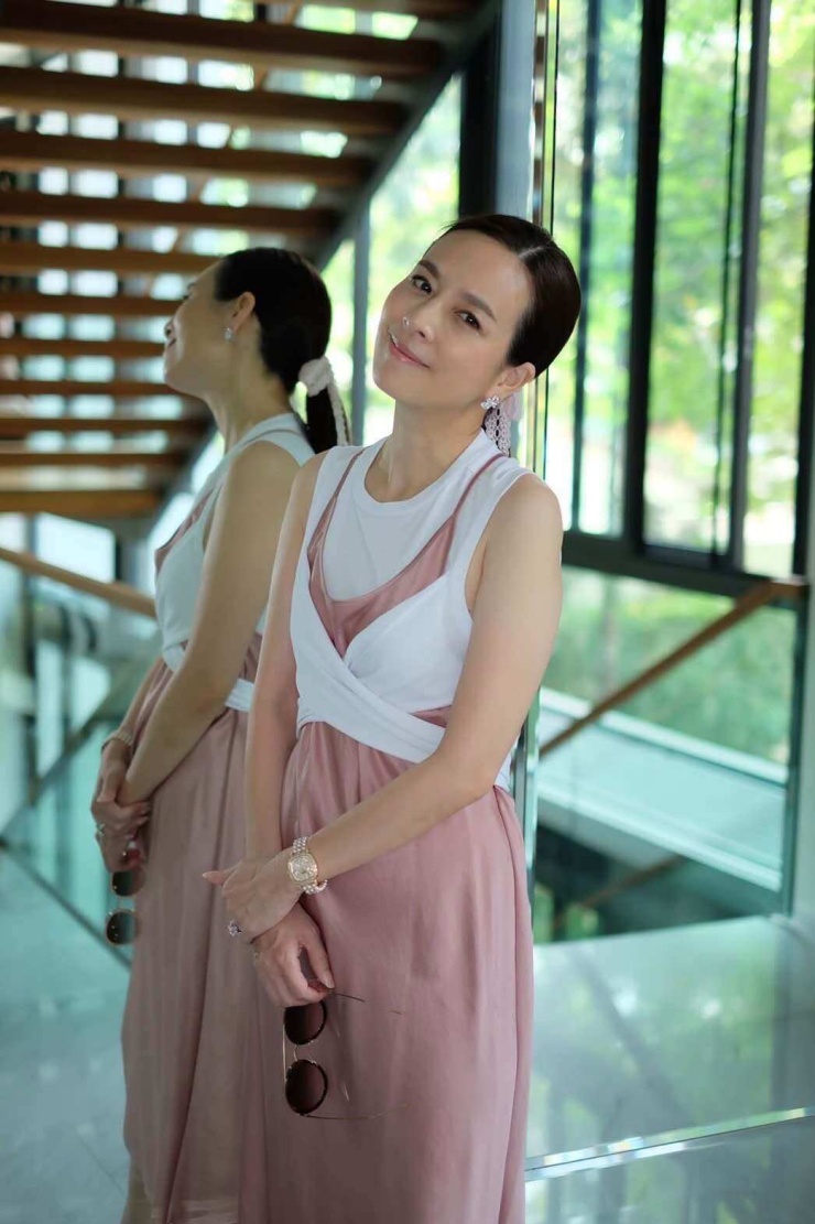 1787999236-a5016e3891-madam-pang-2-2823-width740height1111 Madam Pang gây sốt với nhan sắc - 4