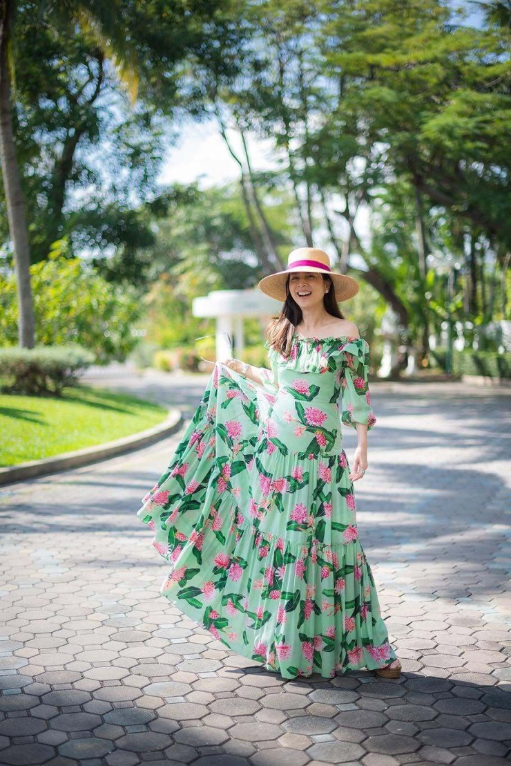 1787999238-1a512eb005-madam-pang-13-2829-width740height1108 Madam Pang gây sốt với nhan sắc - 13