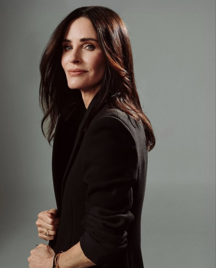 1788086258-3c8786e833-2-jpeg-4087-8641-4900-width740height919 Courteney Cox, 62 tuổi, là diễn viên Mỹ nổi tiếng với vai Monica Geller trong sitcom đình đám Friends. Ảnh: WWD