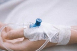 Tự ý truyền đạm tại nhà, người phụ nữ gặp biến chứng nguy hiểm