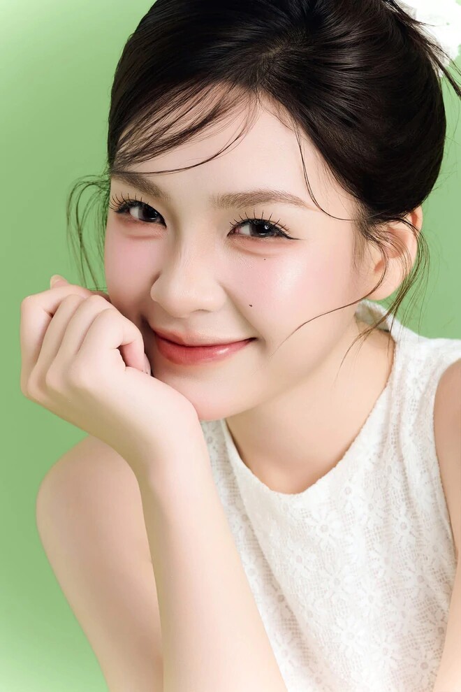 Nhan sắc đời thường của nữ diễn viên đang gây sốt phim Mùa hè năm ấy - 5
