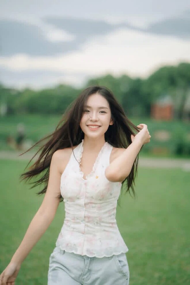 Nhan sắc đời thường của nữ diễn viên đang gây sốt phim Mùa hè năm ấy - 13