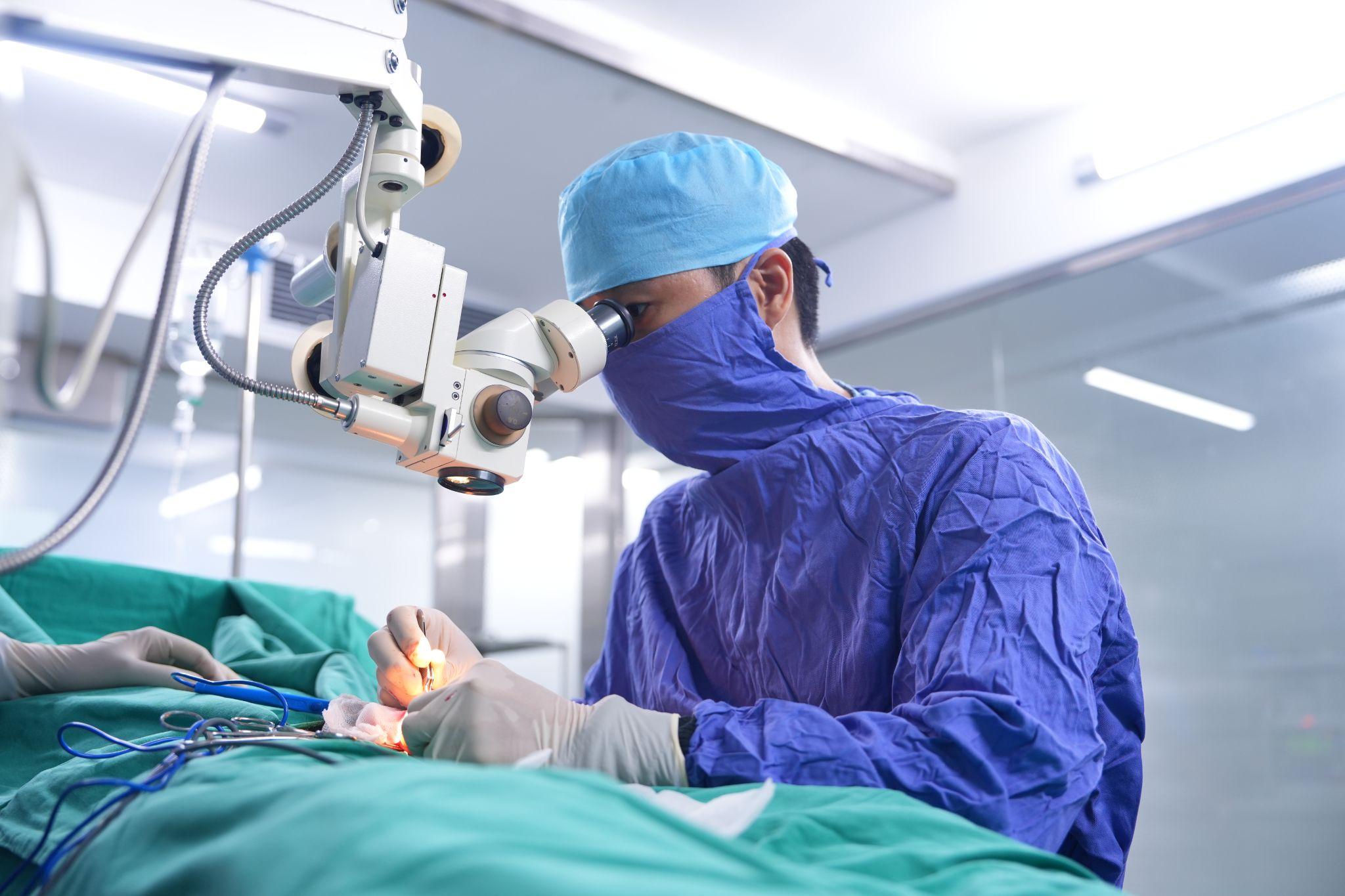Vi phẫu thắt tĩnh mạch giãn giúp bảo vệ tối đa chức năng tinh hoàn