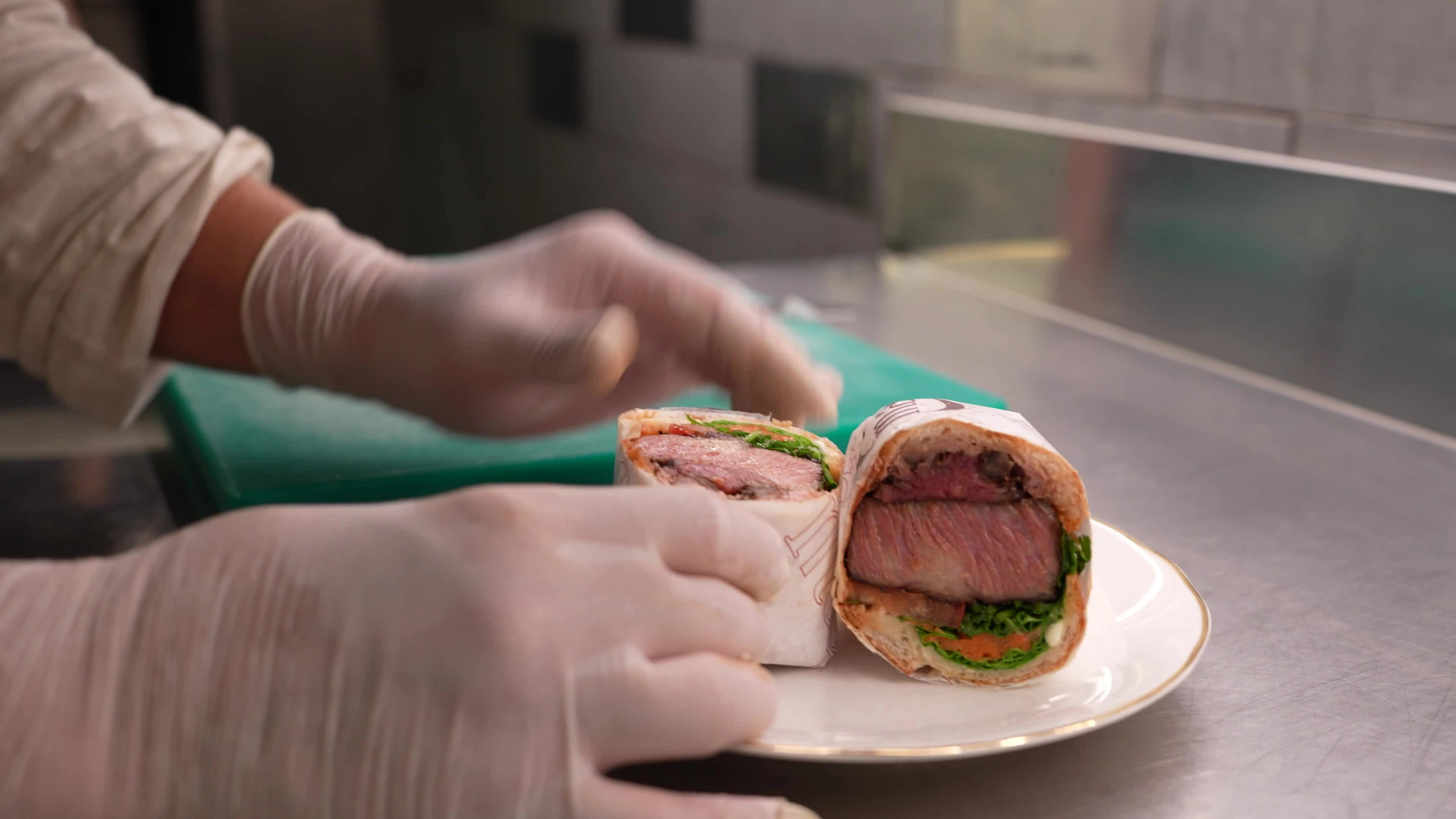 o-banh-mi-200-000-dong-o-tp-hcm-1785256314 Ổ bánh mì 200.000 đồng ở TP HCM