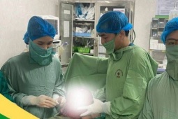 Cứ nghĩ béo bụng, hóa ra người phụ nữ mang khối u khủng