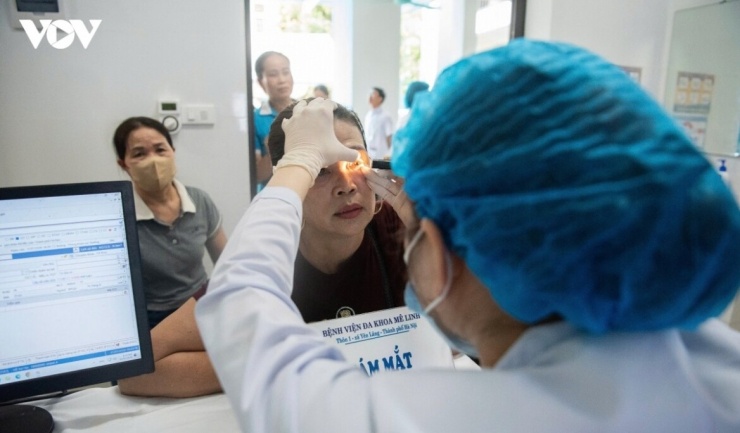 Người dân Mê Linh thăm khám sức khỏe miễn phí (ảnh minh họa)