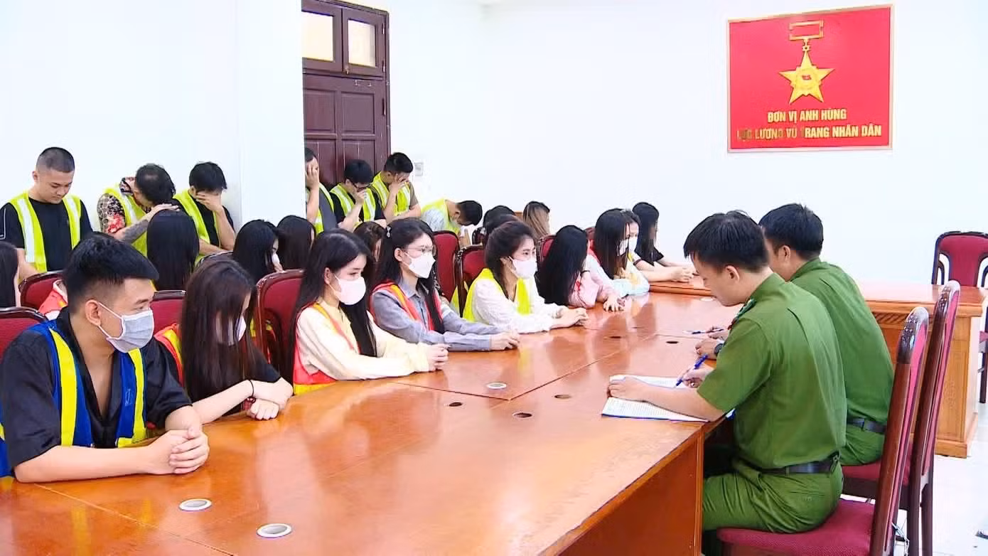 1787962835-bdf66c418d-thuoc-la-dien-tu-width1390height782 Công an Hà Nội vừa triệu tập 47 đối tượng liên quan đường dây mua bán tinh dầu thuốc lá điện tử chứa ma túy