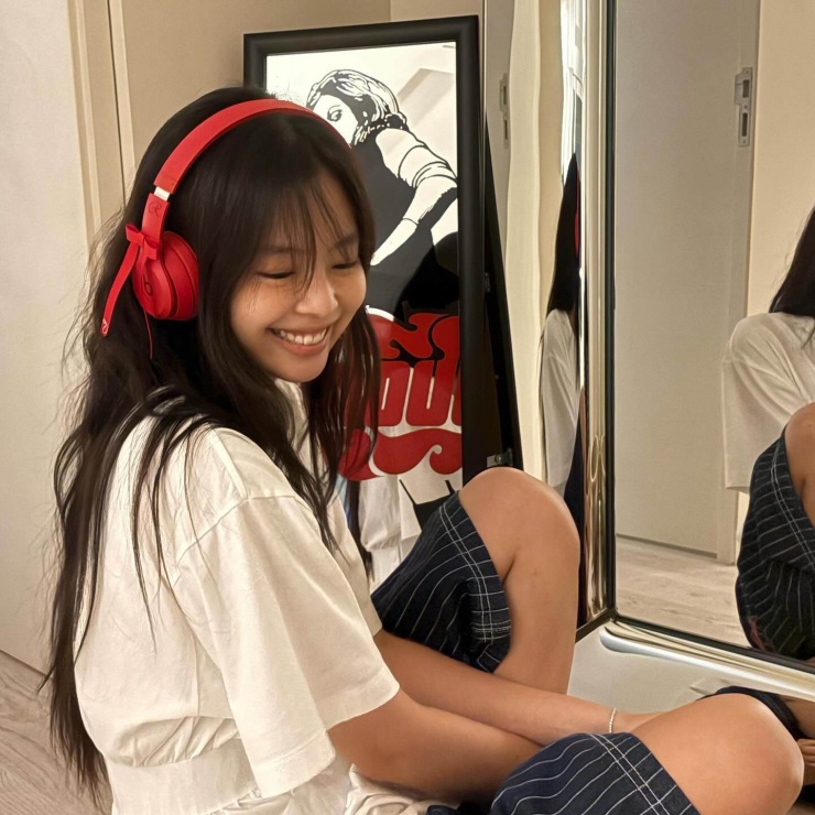 Jennie thường để mặt mộc mỗi khi không có lịch trình để da có thời gian nghỉ ngơi, phục hồi.