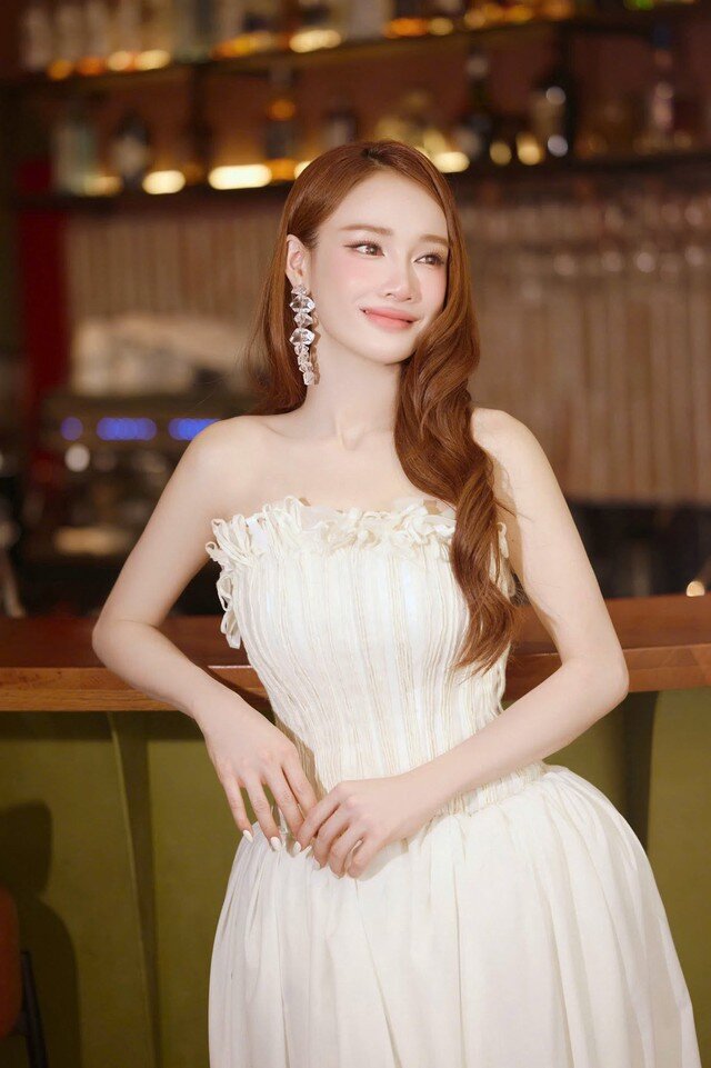 1788515585-ebb4c5449c-nha-phuong-8-6930-width640height961 Nhã Phương ở tuổi 36 - 8