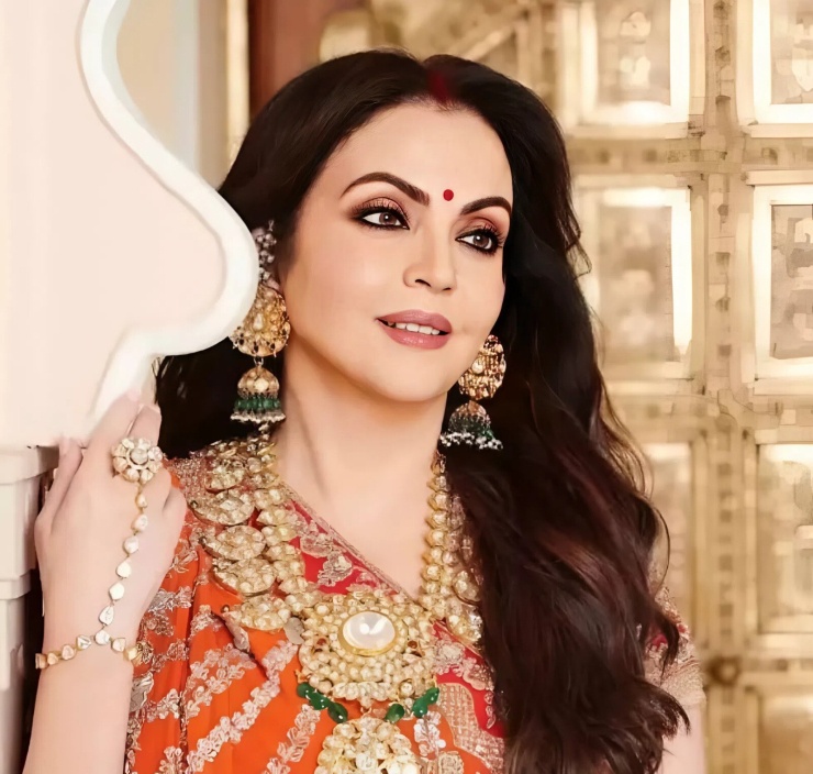 Bà Nita Ambani rạng rỡ trẻ trung ở tuổi ngoài 60. Ảnh: Bollywood Shaadis