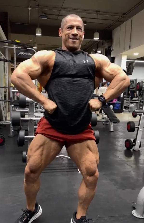 1789102023-1865e8949f-gym1a-6250-4922-7660-width598height926 Thân hình cơ bắp của Méndez. Ảnh: Instagram