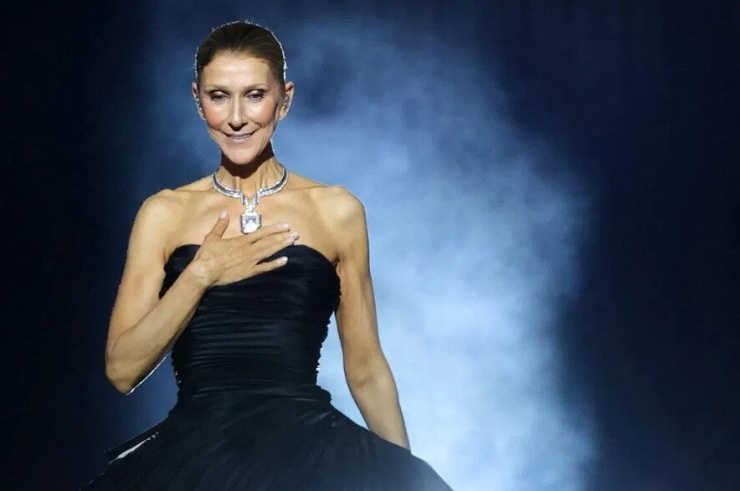 Ca sĩ Celine Dion biểu diễn hôm 12/9 trong đêm mở màn chuỗi concert tại Paris, Pháp. Ảnh: AFP