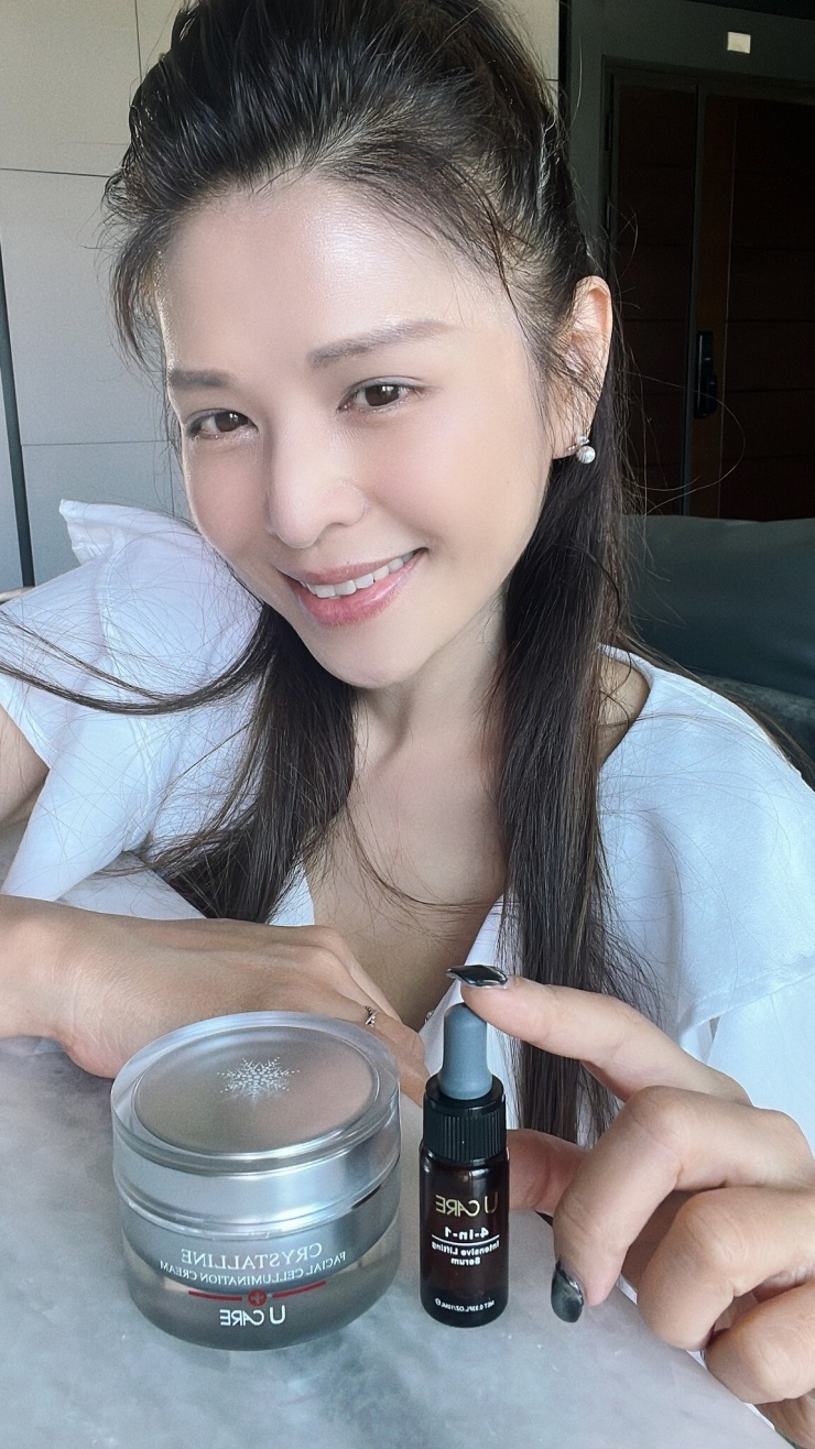 Lâm Diệp Đình thường linh hoạt các sản phẩm chăm sóc da theo tình trạng, thời tiết, độ tuổi.