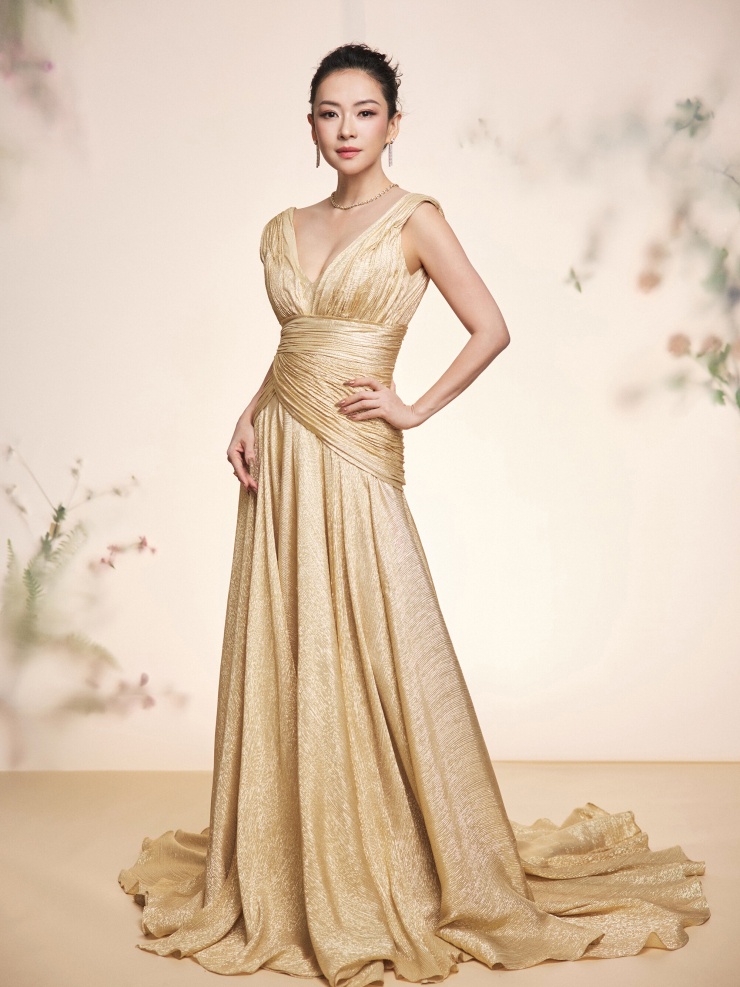 1789975963-065d6fdb83-chuong-tu-di-1-1573-5513-2034-width740height987 Váy áo dự đêm hội của Chương Tử Di. Ảnh: Weibo
