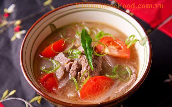 1790233605-2c7b301099-tomato-beef-soup1-7764-1703-1693-width550height342 Có thể kết hợp thêm sườn, thịt bò khi nấu canh cà chua để tăng cường protein cho bữa ăn.