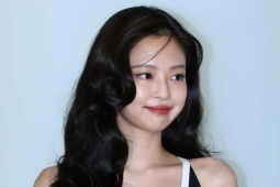 Cách Jennie dưỡng da mịn màng, chuẩn 'glass skin'
