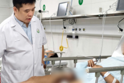 Kinh hoàng thanh niên nhập viện với "dị vật" khổng lồ xuyên qua đùi