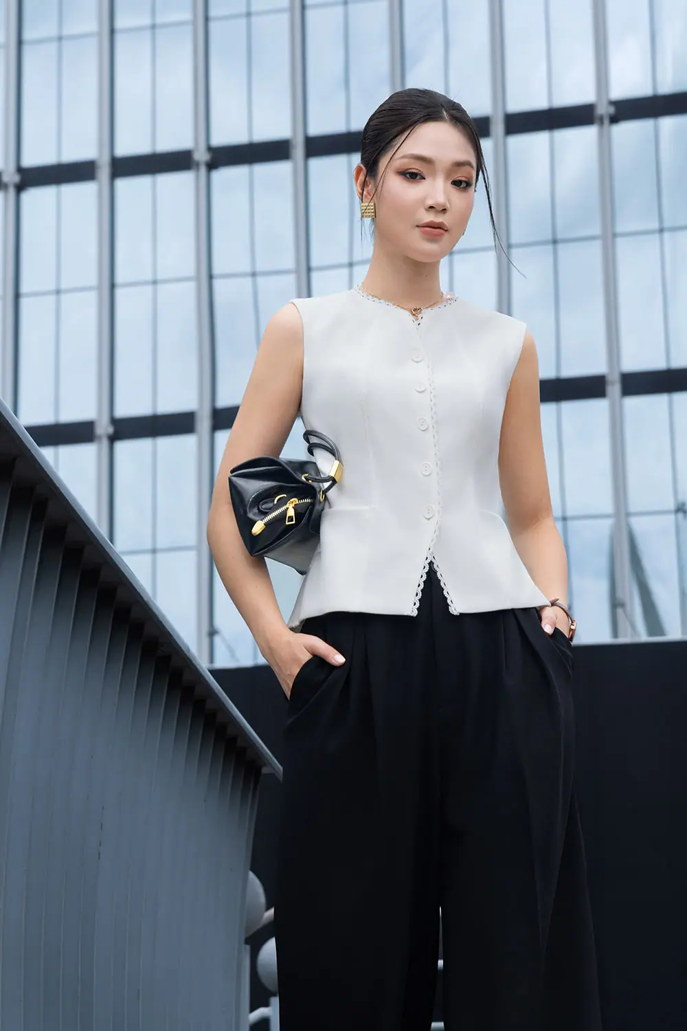 ao-gile-nu-mau-trang-vien-ren-asm31-33 Áo gile nữ màu trắng viền ren ASM31-33