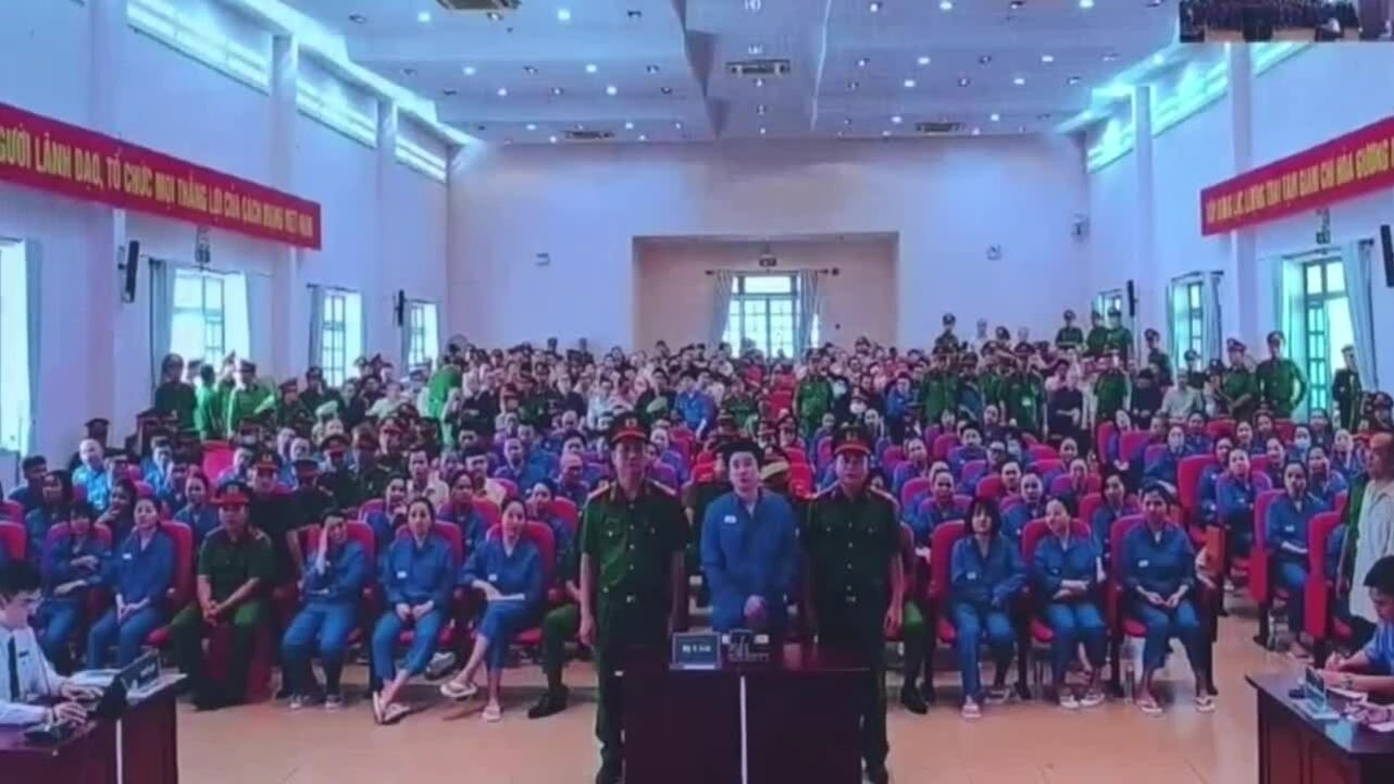 ca-si-chi-dan-co-tien-tu-thien-xin-dieu-chinh-thong-tin-tron-1786935108 Ca sĩ Chi Dân, 'Cô tiên từ thiện' xin điều chỉnh thông tin trong đại án ma túy VN10