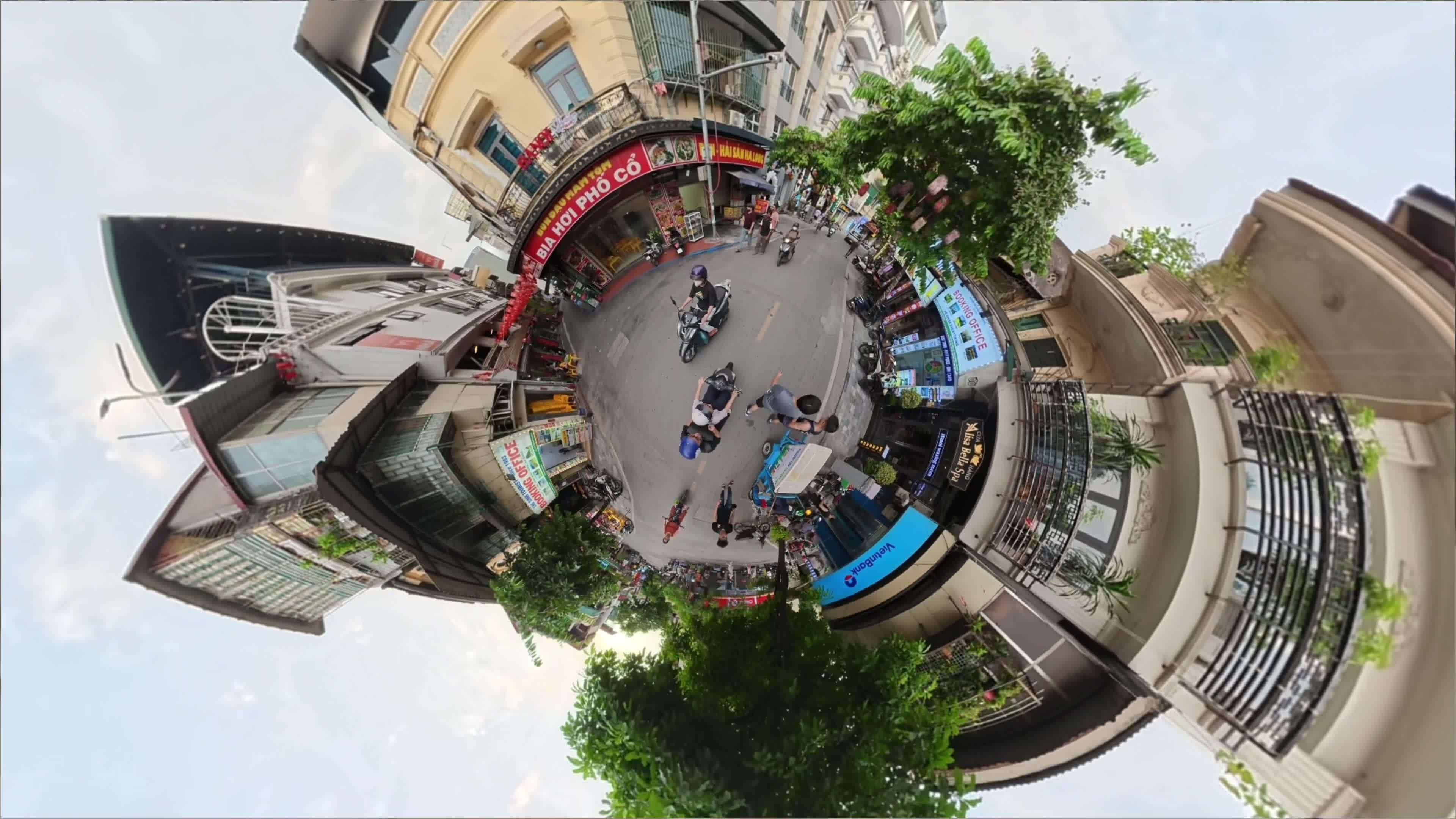 Insta360 X6 - Camera quay toàn cảnh độ phân giải 8K