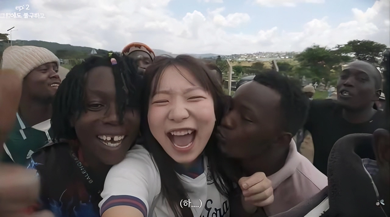 Nữ vlogger Hàn bị quấy rối khi du lịch châu Phi một mình