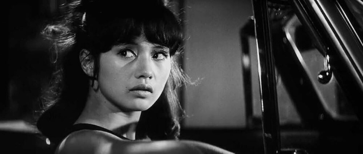 1791016705-bbd9cc0d0d-mv5boteymty0mdctywe3ms00ndkwlw-9859-2182-9468-width740height315 Kaga Mariko trong phim điện ảnh 'Pale Flower' năm 1964. Ảnh: IMDb