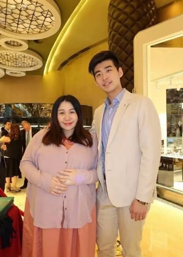1791516264-b32d5ff291-65370fd8fba5c2a1a6dd6b58-6138-8776-2726-width638height894 Hà Siêu Doanh từng có lúc nặng hơn một tạ. Ảnh: Sina