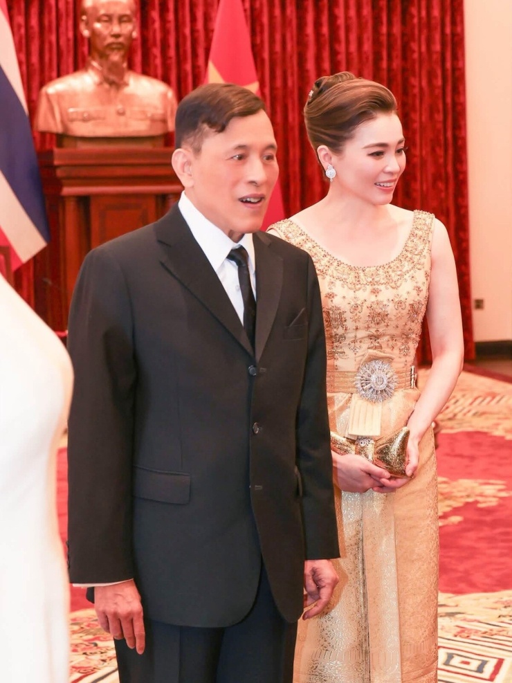 Hoàng hậu Thái Lan chuộng tóc búi quý phái - 7