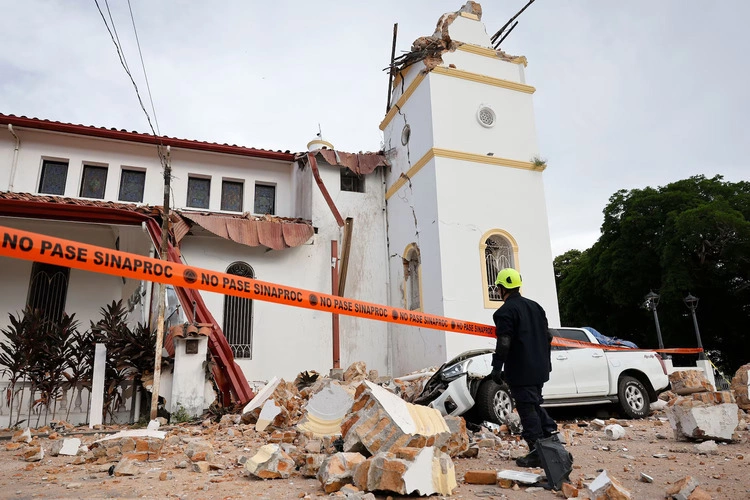 earthquake-church-ss-jt-261009-7364-9535-1791608147