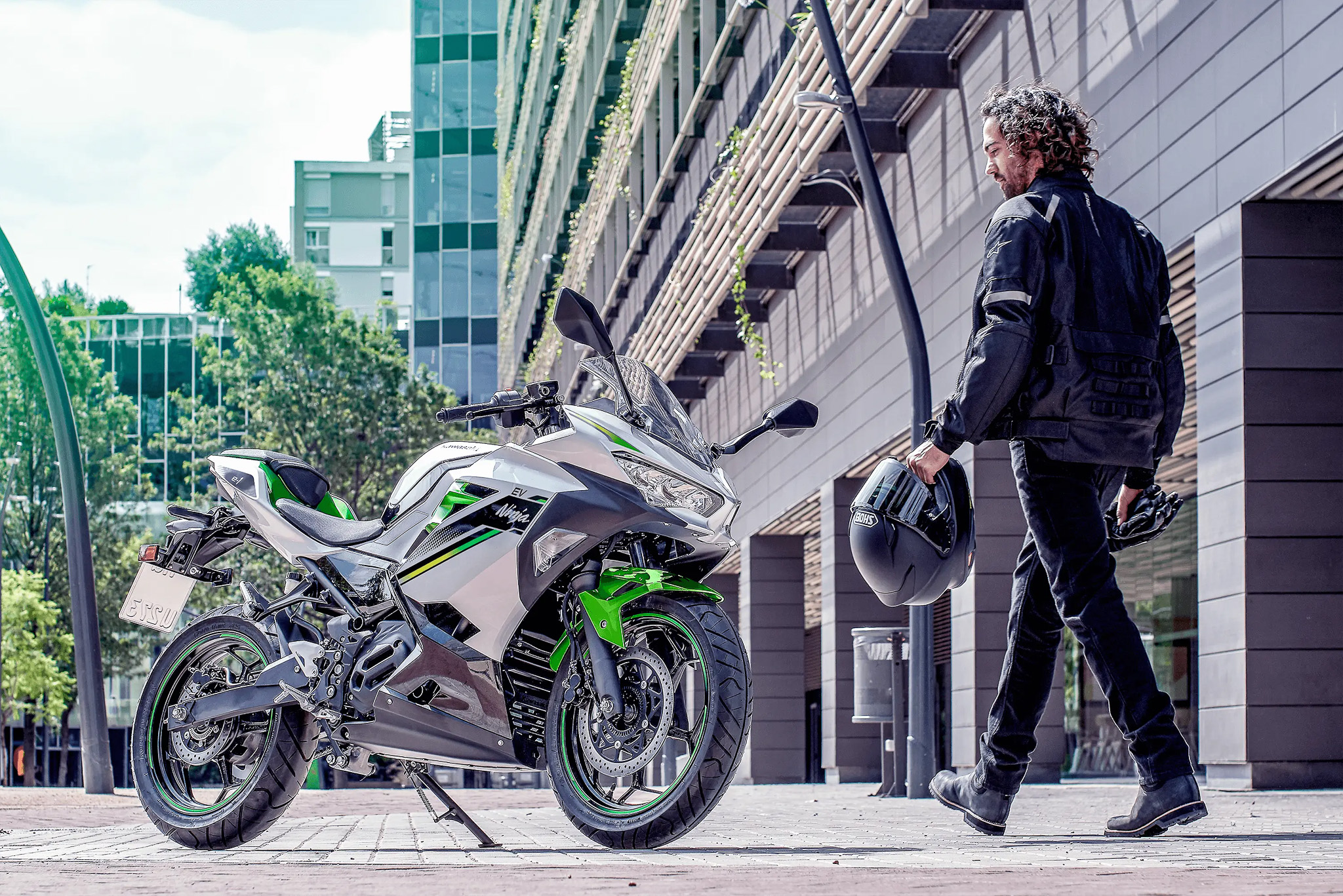 kawasak-ninja-e1-2027-abs-danh-gia-xe-moto-dien-motosaigon-3-1