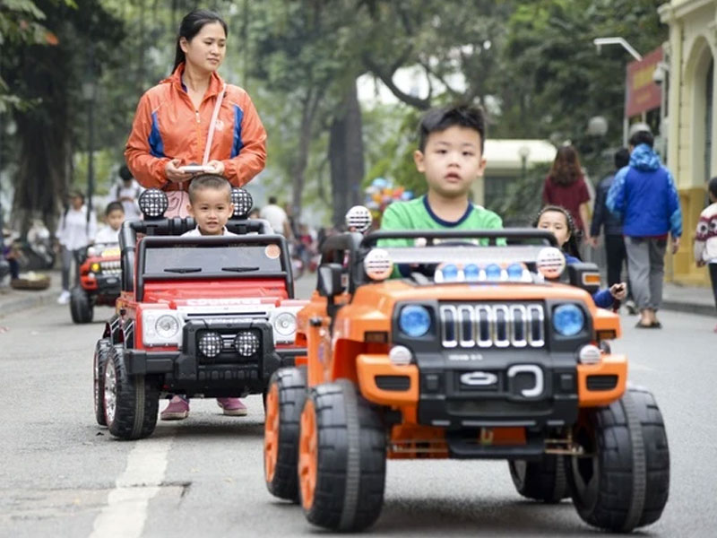 Những sai làm thường gặp khi bố mẹ mua xe điện đồ chơi cho bé Những sai làm thường gặp khi bố mẹ mua xe điện đồ chơi cho bé