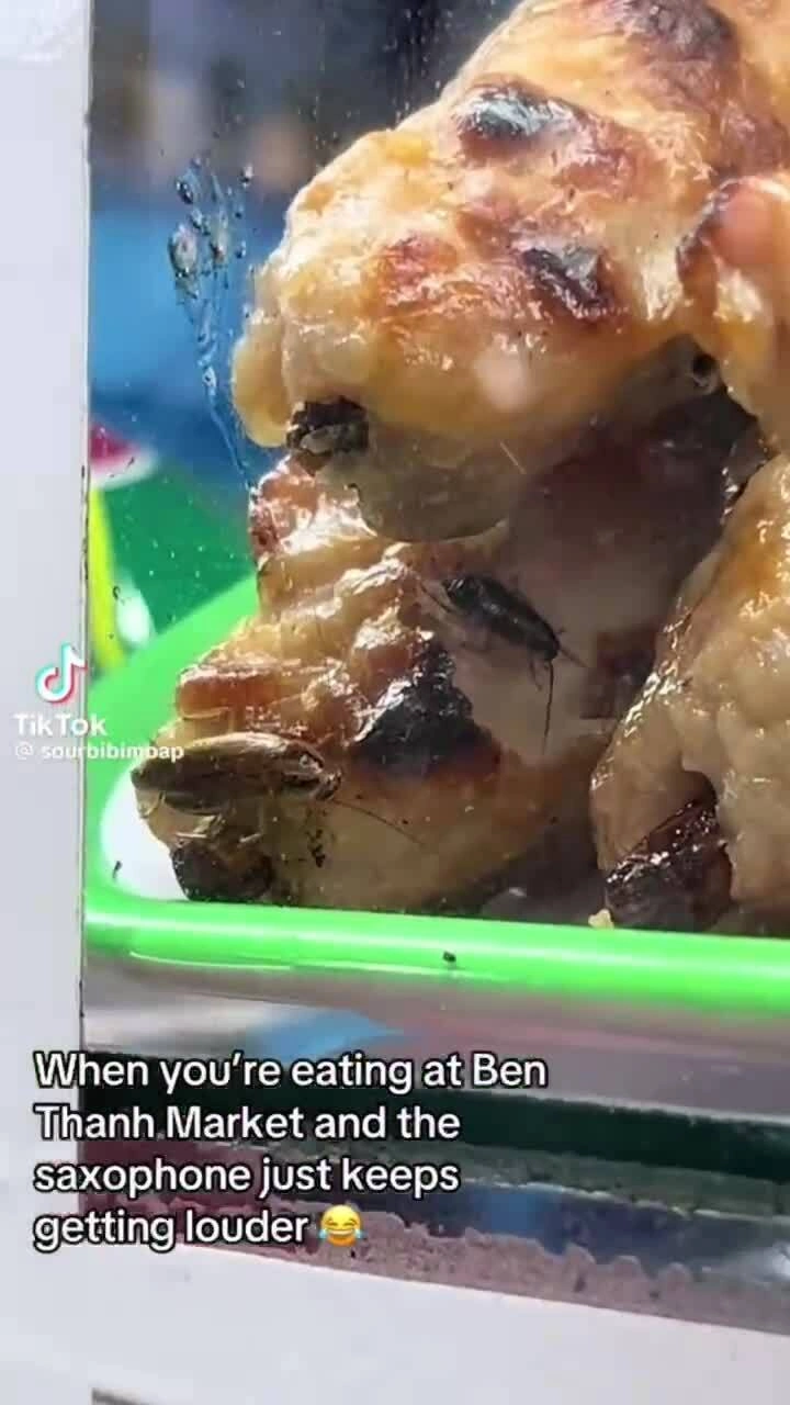 quan-an-o-cho-ben-thanh-dong-cua-vi-khach-phat-hien-con-trun-1790592801 Quán ăn ở chợ Bến Thành đóng cửa vì khách phát hiện côn trùng trong thực phẩm