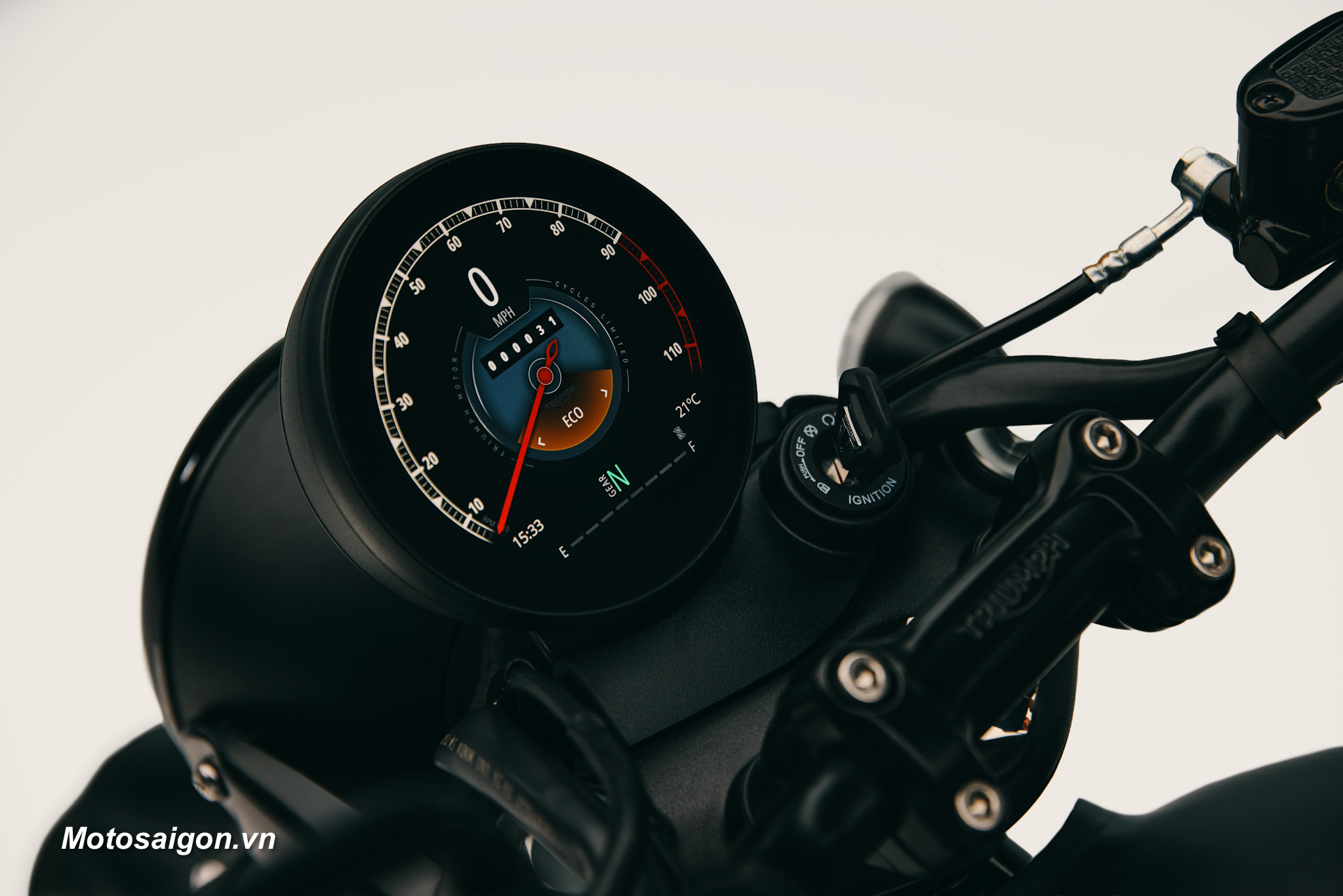 triumph-bonneville-t40-black-danh-gia-xe-2027-motosaigon-04