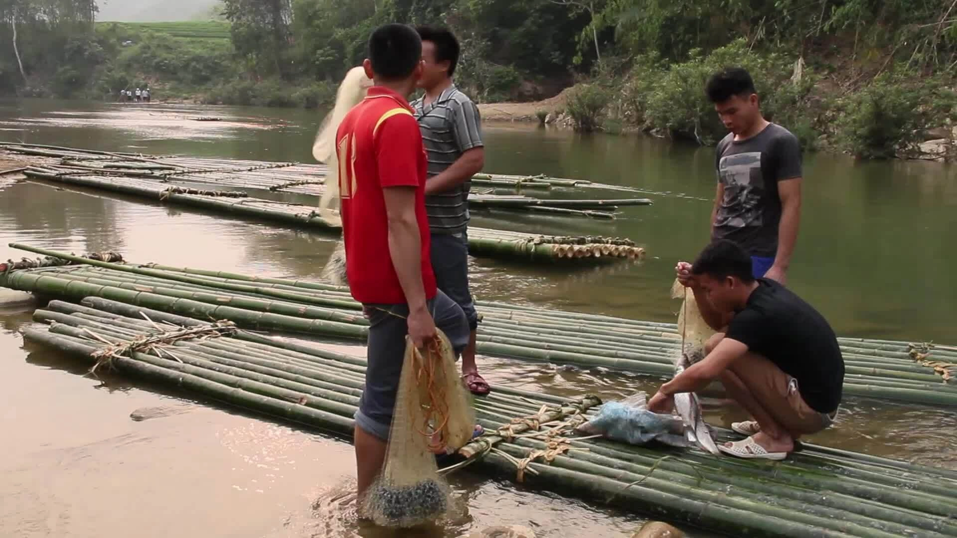 Tục lệ cấm đánh cá sông bừa bãi của người Thái ở Quan Sơn