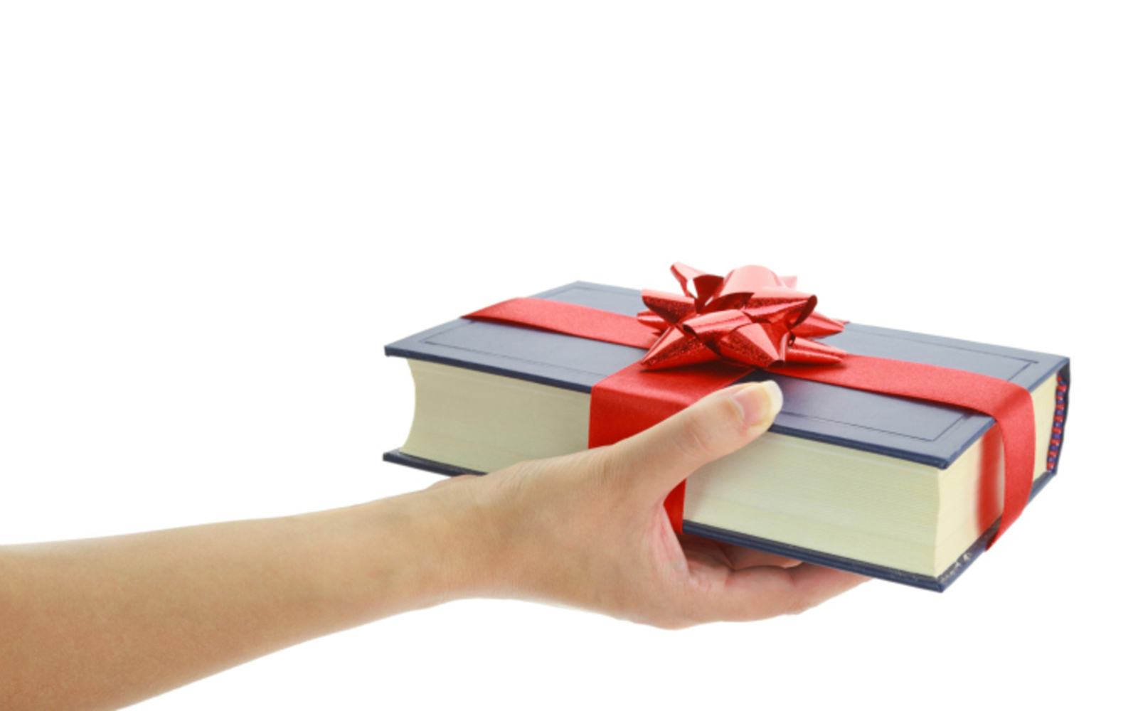 Một cuốn sách hay là món quà tặng ý nghĩa nhất dành cho bạn bè, người thân.