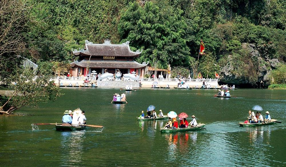 Xuất hành ngày Tết thăm Chùa Hương và tận hưởng cảnh sắc thiên nhiên