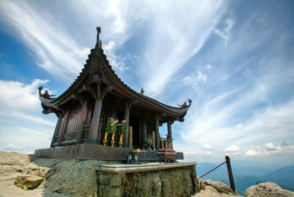 Thiên Trúc Tự trên đỉnh núi Yên Tử