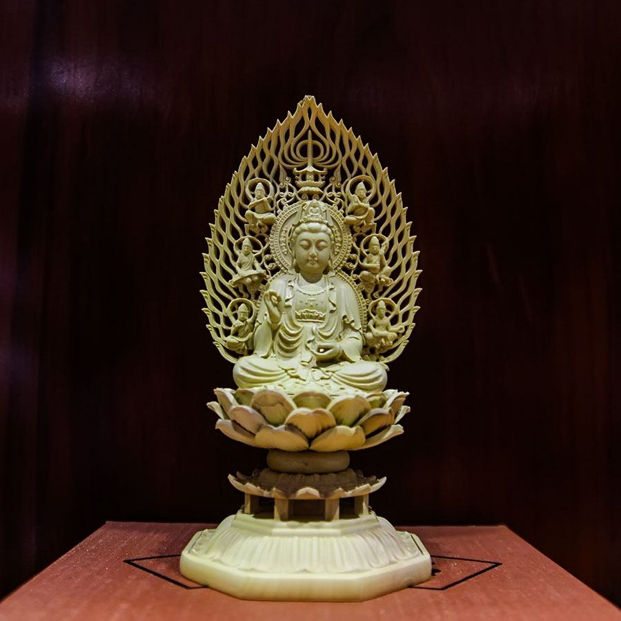 Tượng Quan Âm tượng trưng cho lòng từ bi, nhân ái nơi cửa Phật