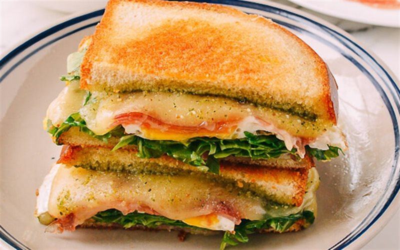 Sandwich gà tiện lợi, ngon miệng mà vẫn rất tốt cho sức khỏe
