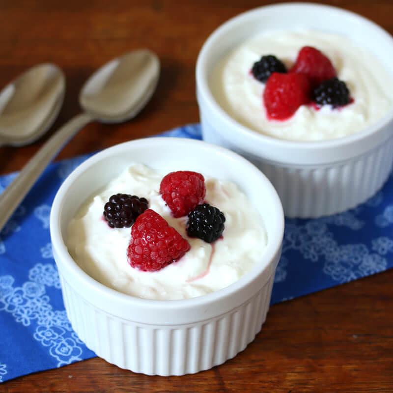 Yogurt Hy Lạp có dạng kem đặc, rất thơm ngon