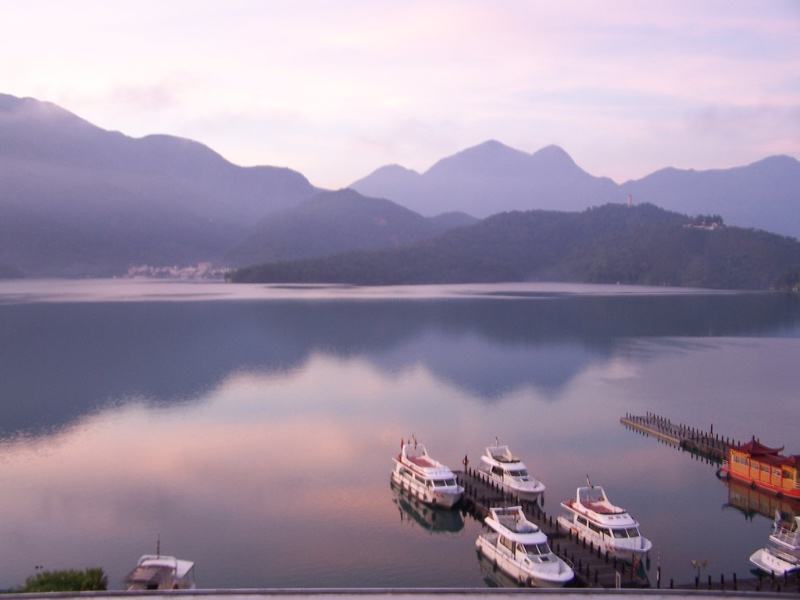 Hồ Nhật Nguyệt xứng đáng là tiên cảnh dưới hạ giới