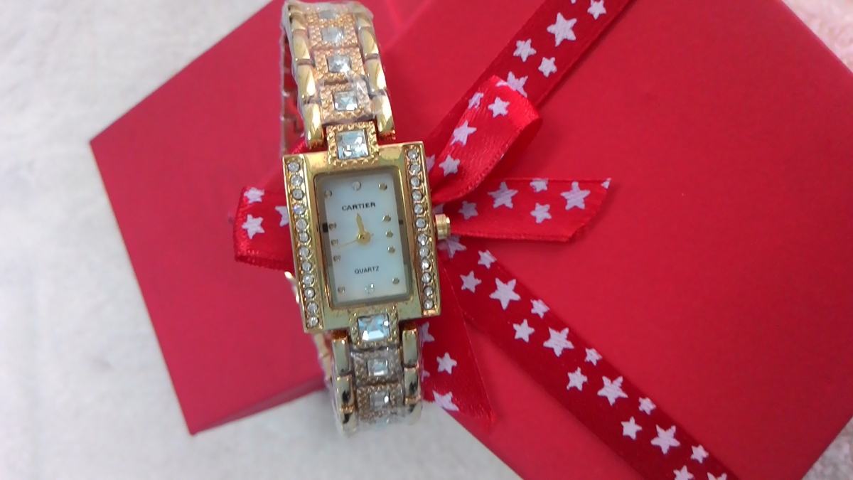 Đồng hồ Cartier thiết kế thanh lịch, sang trọng