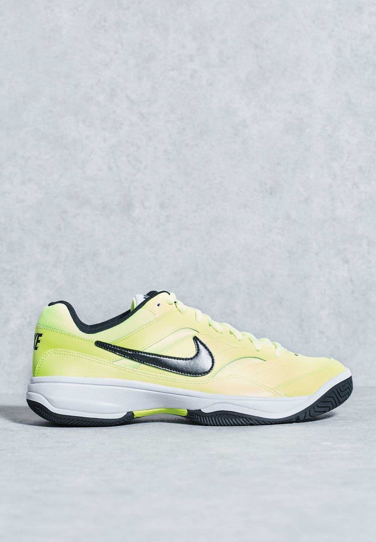 Nike Court Lite 845021 thích hợp cho người chơi tennis 