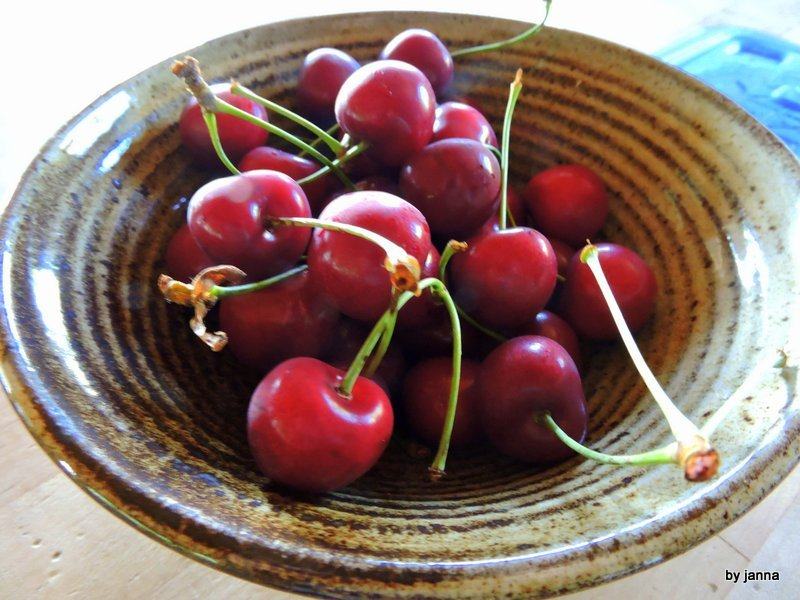 Anh nên chọn mua cherry ở những cửa hàng uy tín, có nguồn gốc xuất xứ rõ ràng.