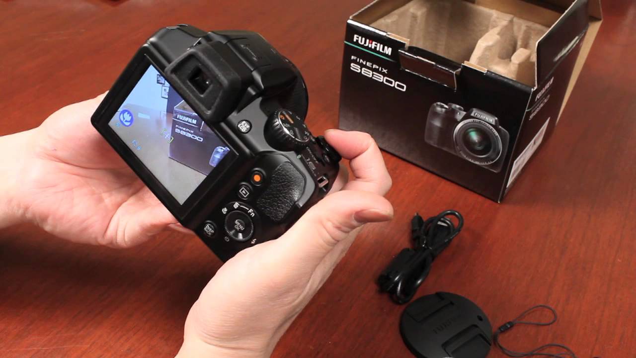 Alt+Caption: Máy ảnh Fujifilm S8600 rất gọn nhẹ nên có thể dễ dàng mang theo bên mình. 
