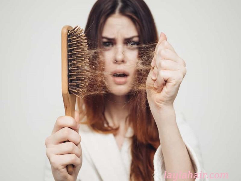 Đau cơ, rụng tóc là một trong những dấu hiệu cho thấy lượng độc tố trong cơ thể ngày càng tăng