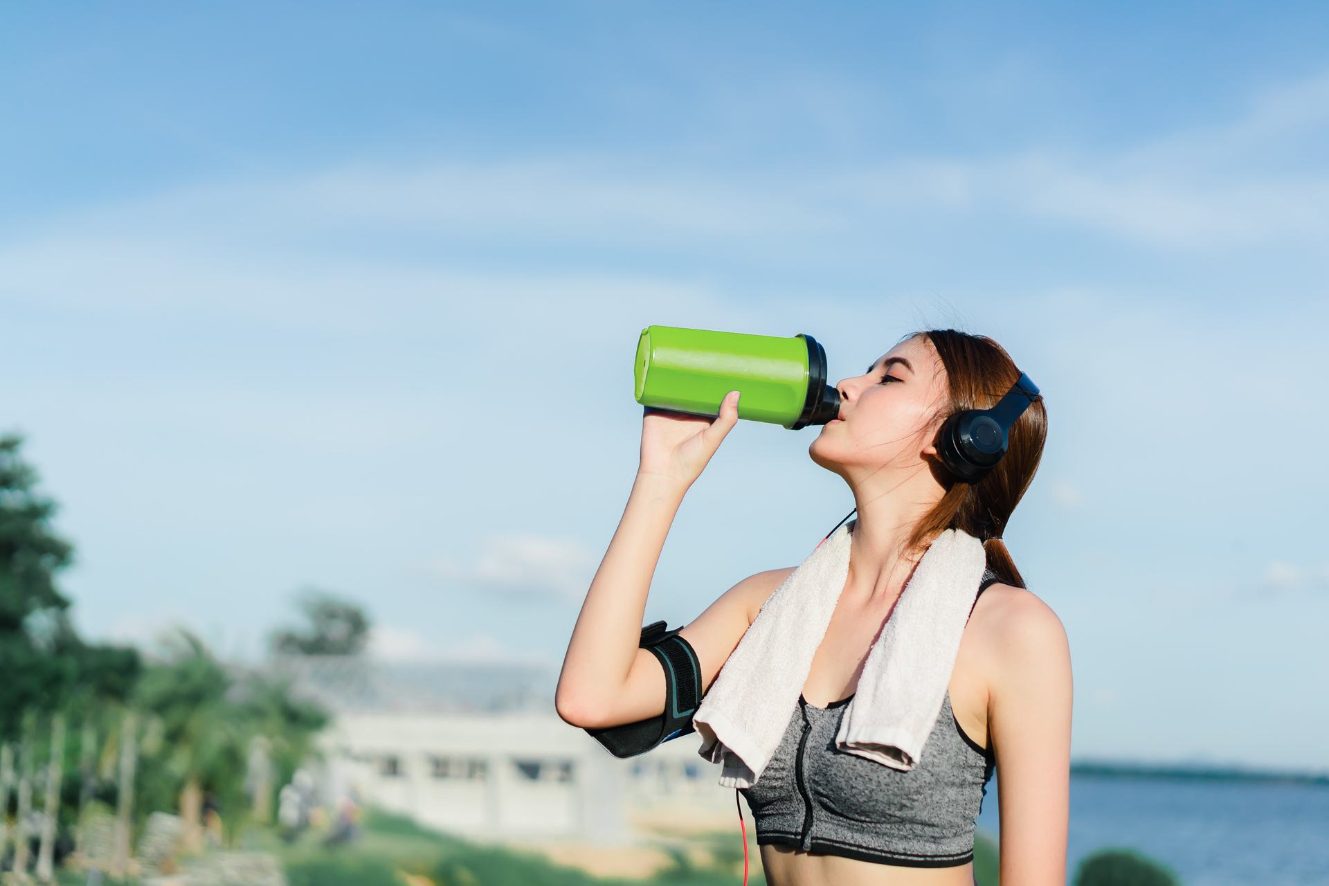 Uống đủ nước mỗi ngày là cách thức thanh lọc cơ thể đơn giản mà hiệu quả
