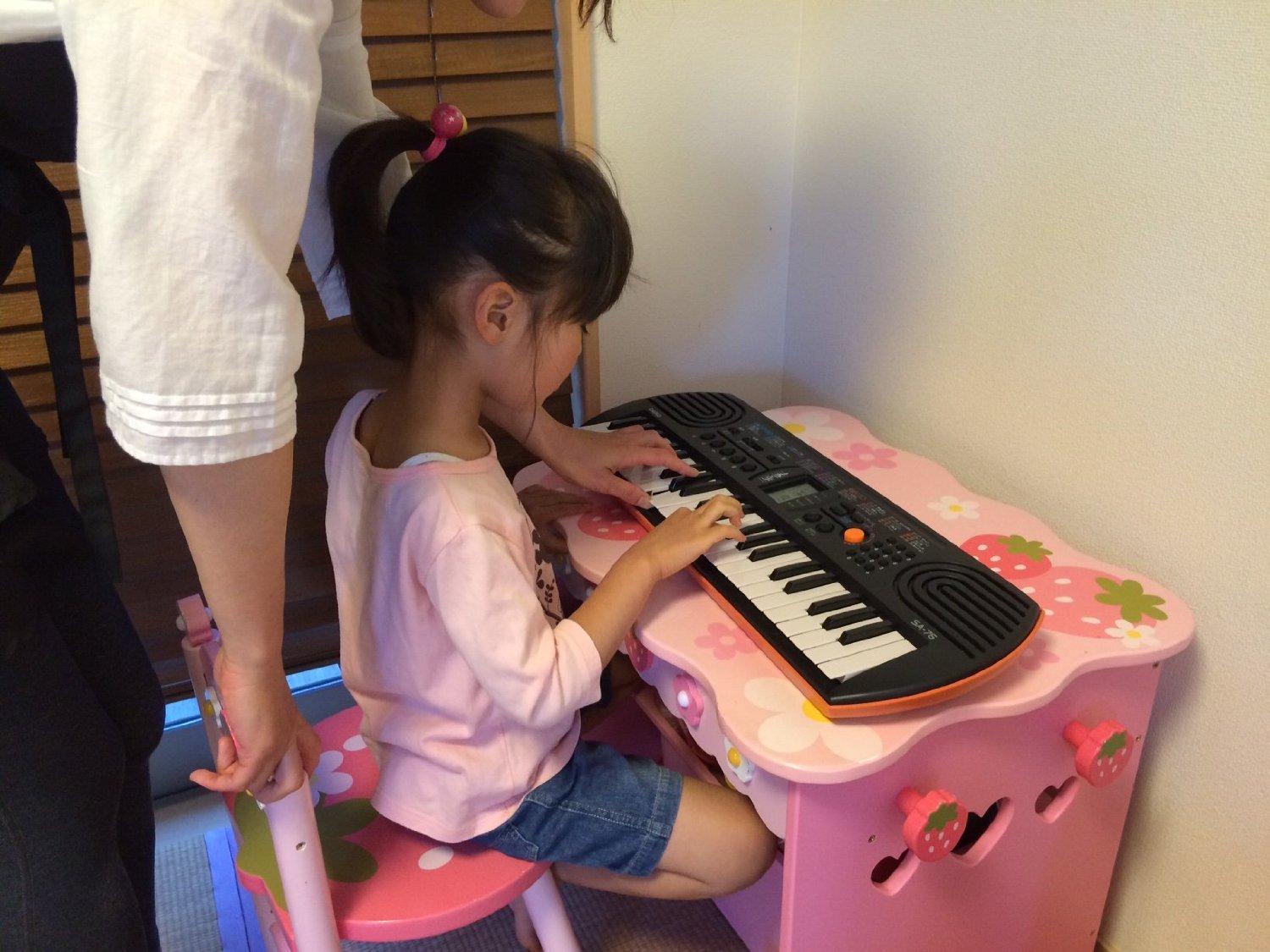 Tập đàn organ mini giúp bé khơi dậy khả năng âm nhạc tiềm tàng
