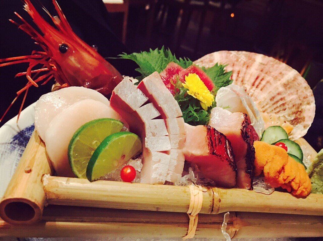 Những phần hải sản tươi ngon đầy ụ và chất lượng tại nhà hàng Rakuen